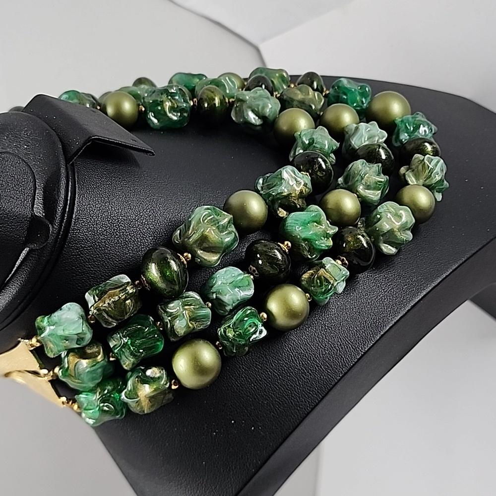 Vintage Elegant Green Beaded Necklace - Picture 6 of 9